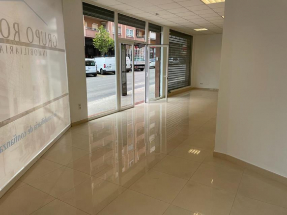 Local comercial en calle industria inmobiliaria enseñat