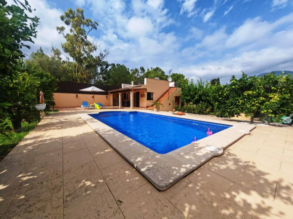 Finca con piscina y licencia etv inmobiliaria enseñat